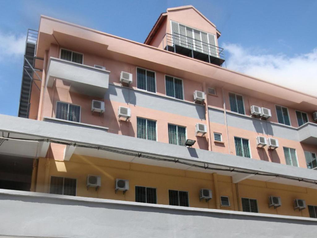1 City Hotel Kota Kinabalu Exterior photo