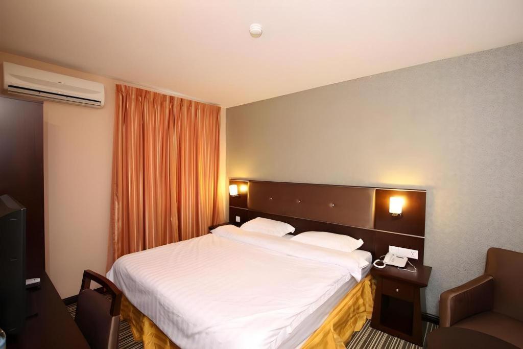 1 City Hotel Kota Kinabalu Exterior photo
