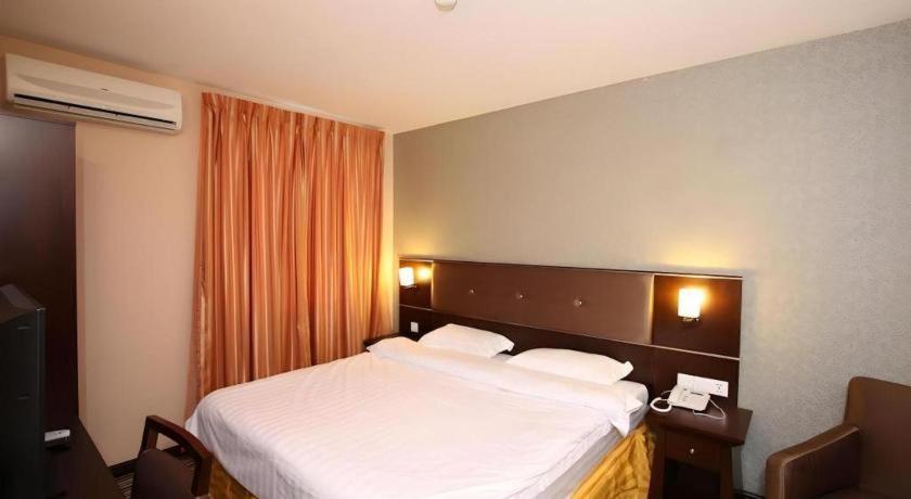 1 City Hotel Kota Kinabalu Exterior photo