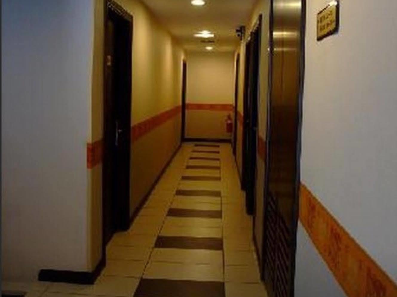1 City Hotel Kota Kinabalu Exterior photo