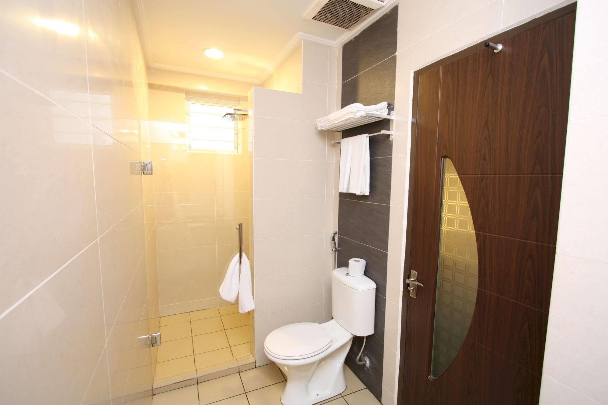 1 City Hotel Kota Kinabalu Exterior photo