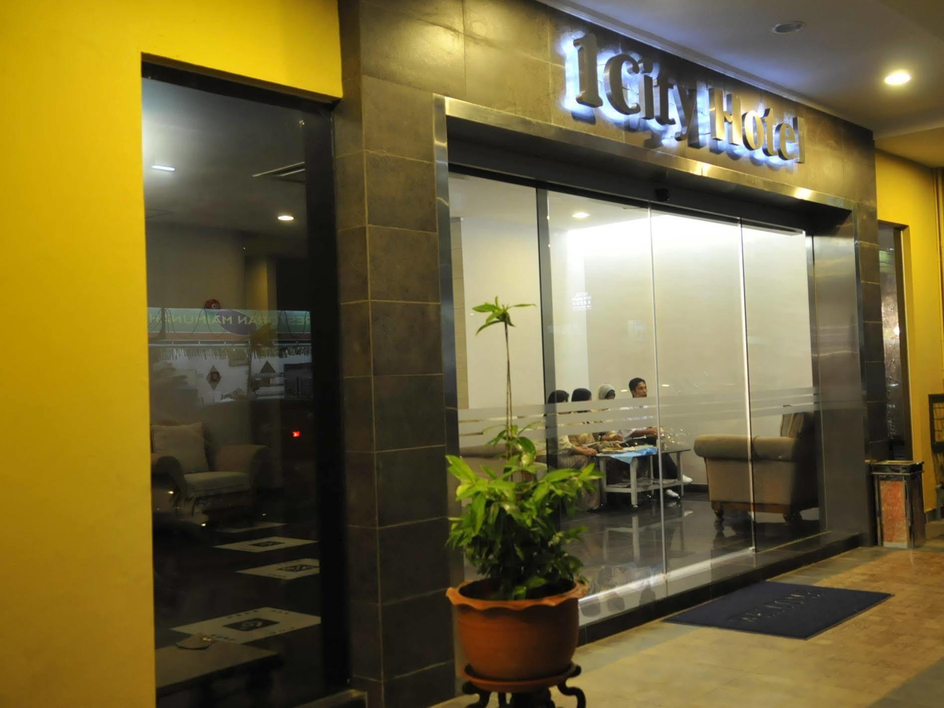 1 City Hotel Kota Kinabalu Exterior photo