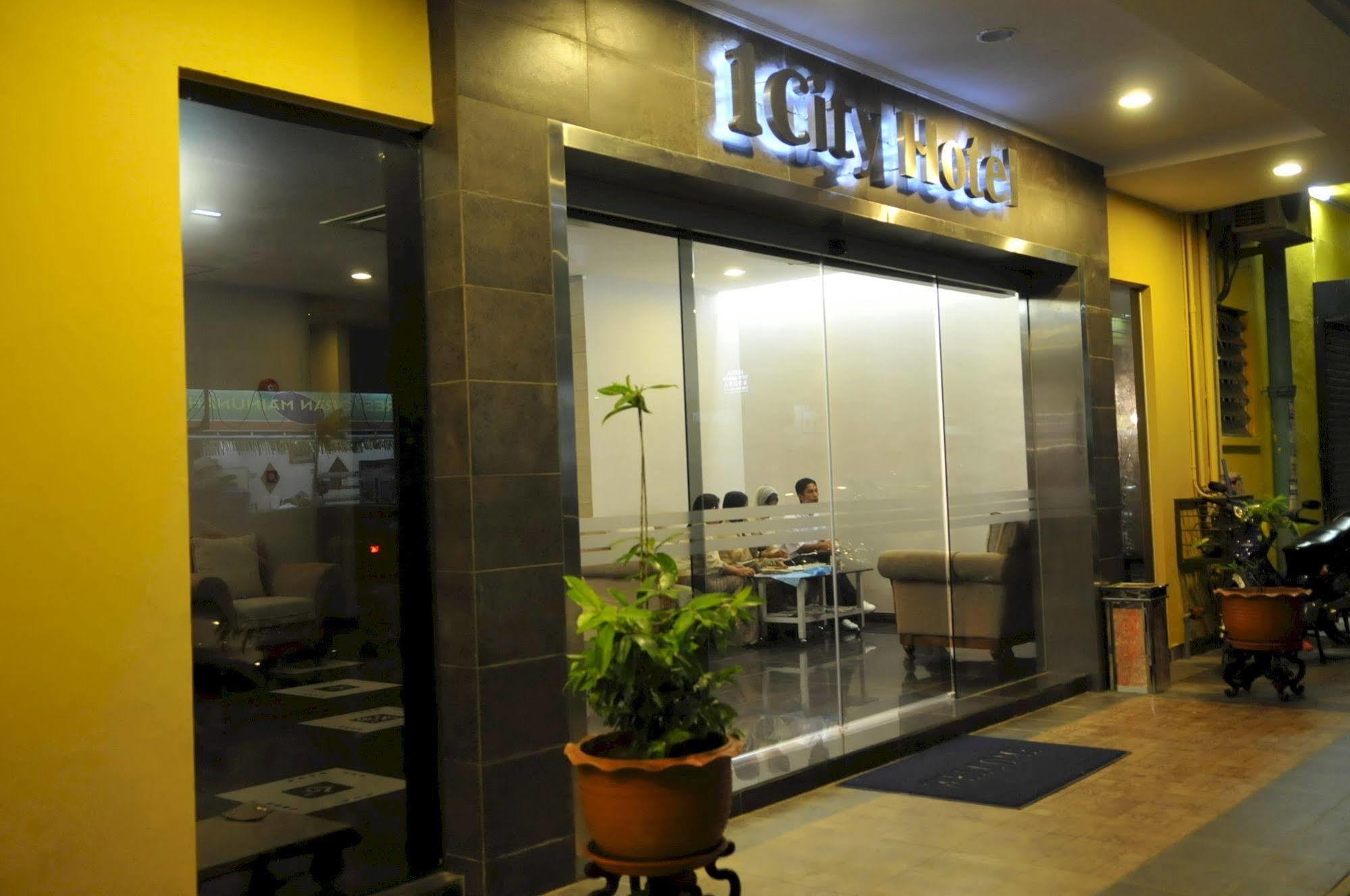 1 City Hotel Kota Kinabalu Exterior photo