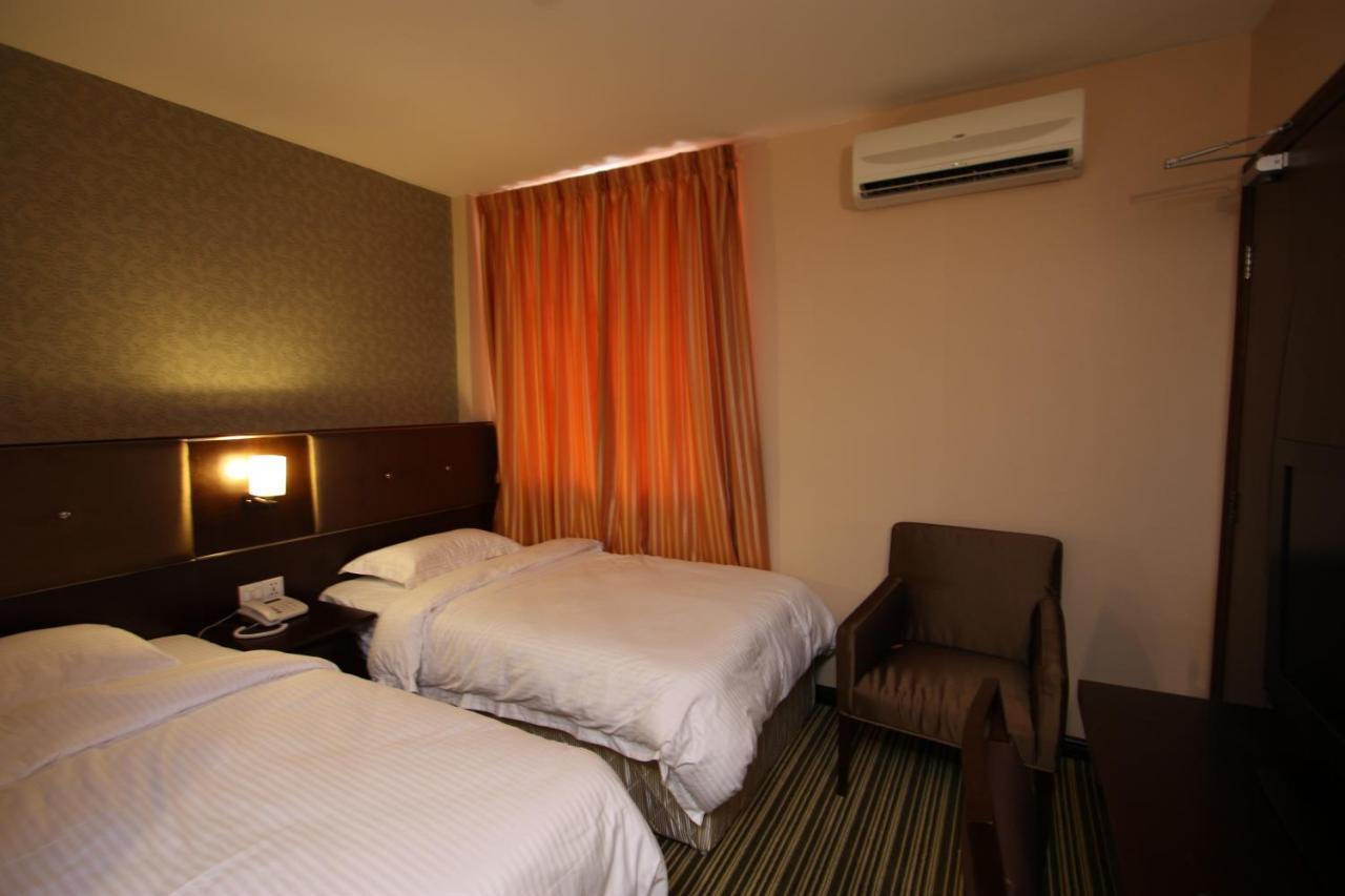 1 City Hotel Kota Kinabalu Exterior photo